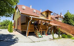 Almafa Apartmanhaz